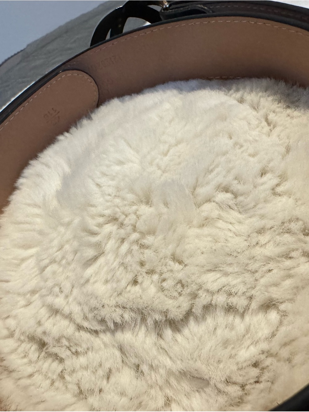 Gucci Black Leather Belt with Gold Double G Buckle - Picture 5 of 5